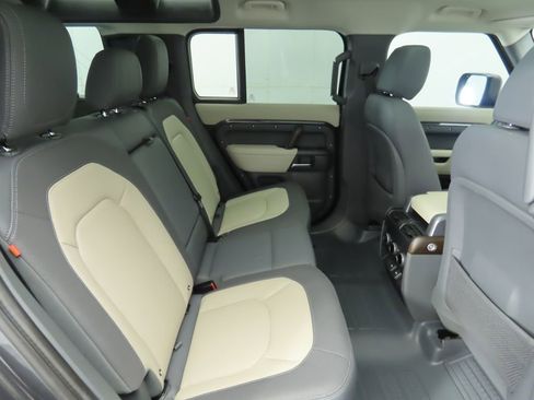 Used 2024 Land Rover Defender 110 X-Dynamic SE image 21