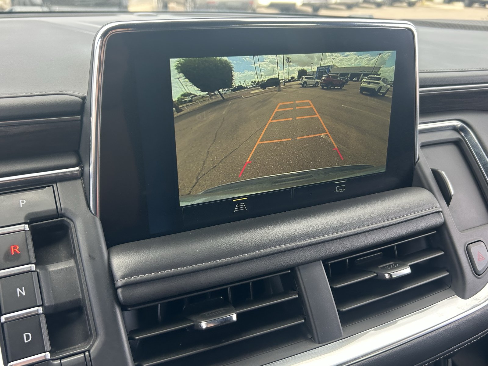Used 2024 Chevrolet Suburban LT RWD image 32