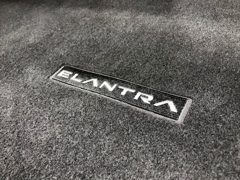 Used 2025 Hyundai Elantra Sport image 23