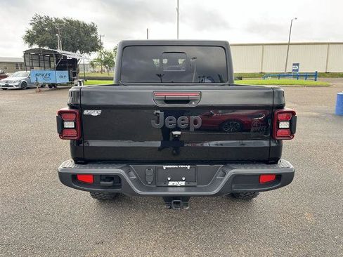 Used 2024 Jeep Gladiator Sport AWD/4WD image 4
