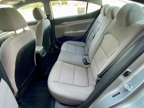 Used 2020 Hyundai Elantra SE FWD image 55