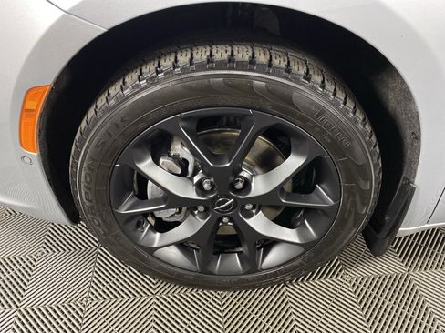 Used 2023 Chrysler Pacifica Touring-L w/ Uconnect Theater Family Group AWD/4WD image 13