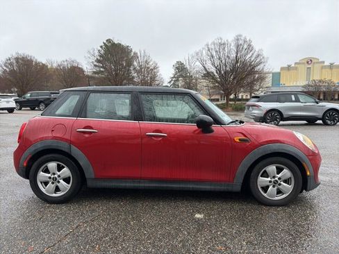 Used 2015 MINI Cooper 4-Door Hardtop image 4