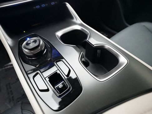 Used 2025 Lexus RZ 300e image 16