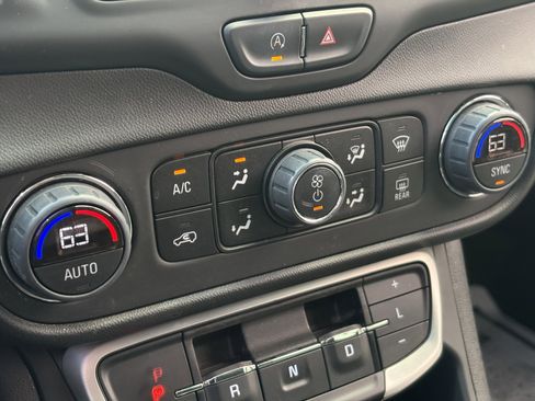 Used 2023 GMC Terrain SLE w/ Driver Convenience Package image 25