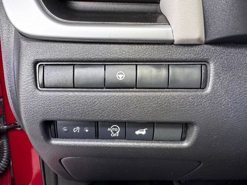 Used 2025 Nissan Rogue SV AWD/4WD image 21
