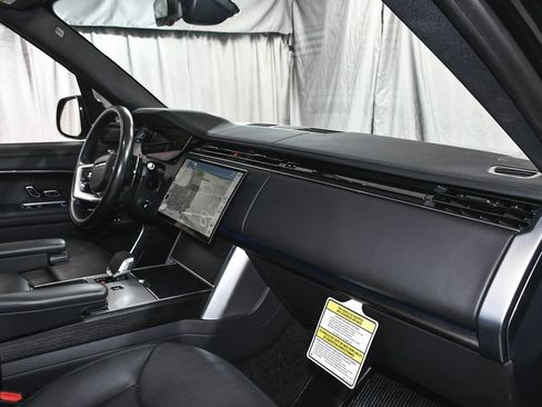 Used 2025 Land Rover Range Rover Long Wheelbase SE AWD/4WD image 70