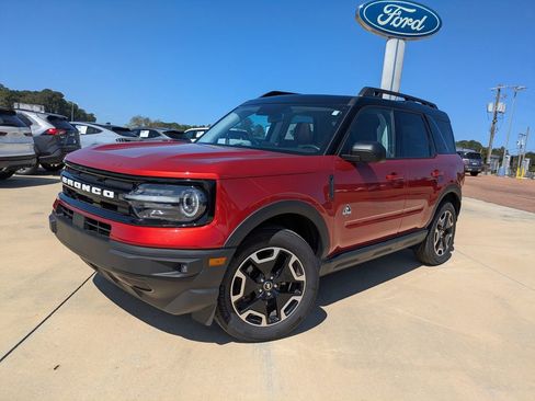 Used 2024 Ford Bronco Sport Outer Banks w/ Tech Package image 4