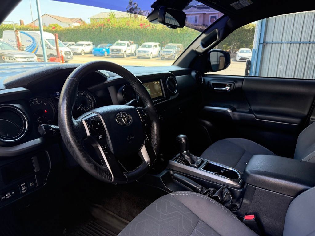Used 2019 Toyota Tacoma TRD Sport w/ Technology Package RWD image 6