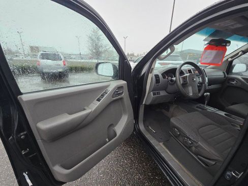 Used 2012 Nissan Frontier SV image 21