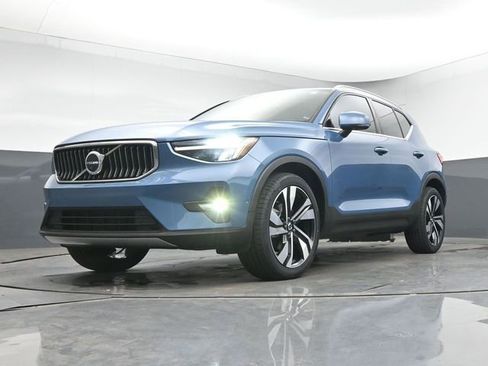 Used 2023 Volvo XC40 B5 Plus w/ Driver Assist Package AWD/4WD image 39
