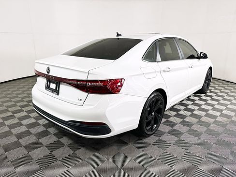 Used 2025 Volkswagen Jetta SE image 3
