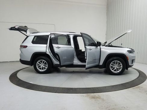 Used 2021 Jeep Grand Cherokee L Laredo w/ Luxury Tech Group I AWD/4WD image 16