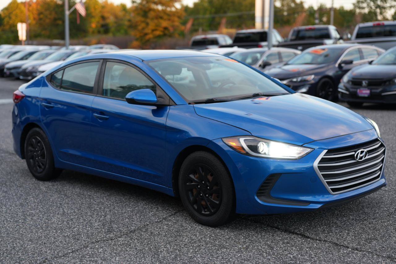 Used 2017 Hyundai Elantra SE FWD image 3