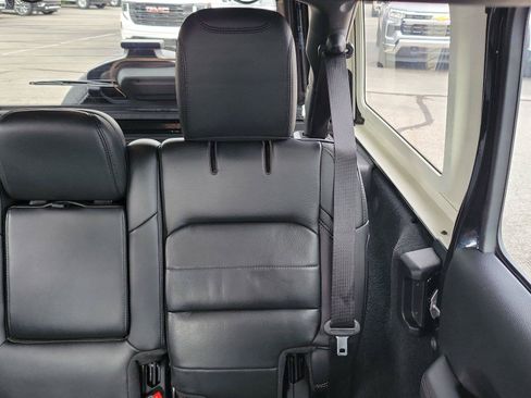 Used 2020 Jeep Wrangler Unlimited Sahara AWD/4WD image 12
