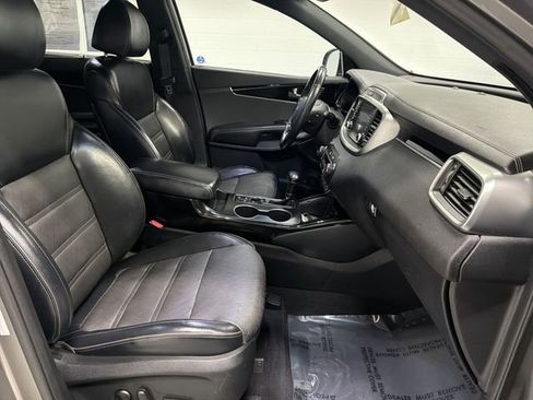 Used 2019 Kia Sorento SX image 19