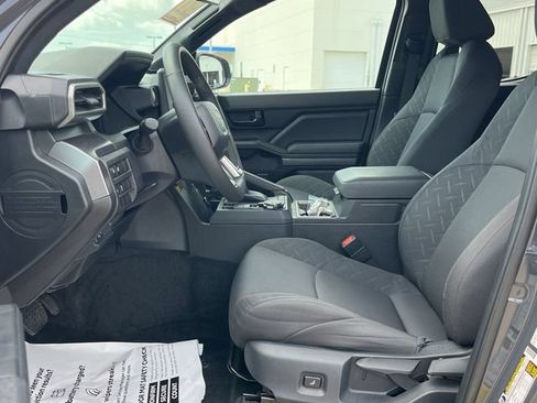 Used 2025 Toyota Tacoma SR5 AWD/4WD image 4