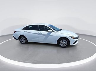 Used 2025 Hyundai Elantra SE FWD video 2