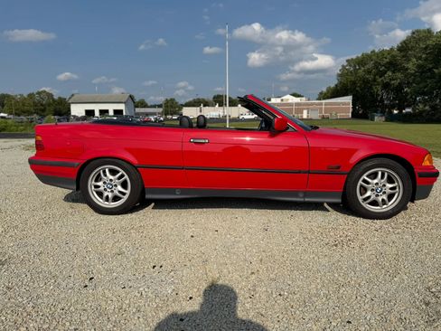 Used 1995 BMW 325i Convertible RWD image 4