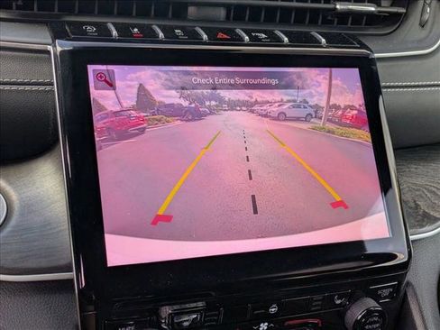 Used 2025 Jeep Grand Cherokee Limited w/ Black Appearance Package image 14