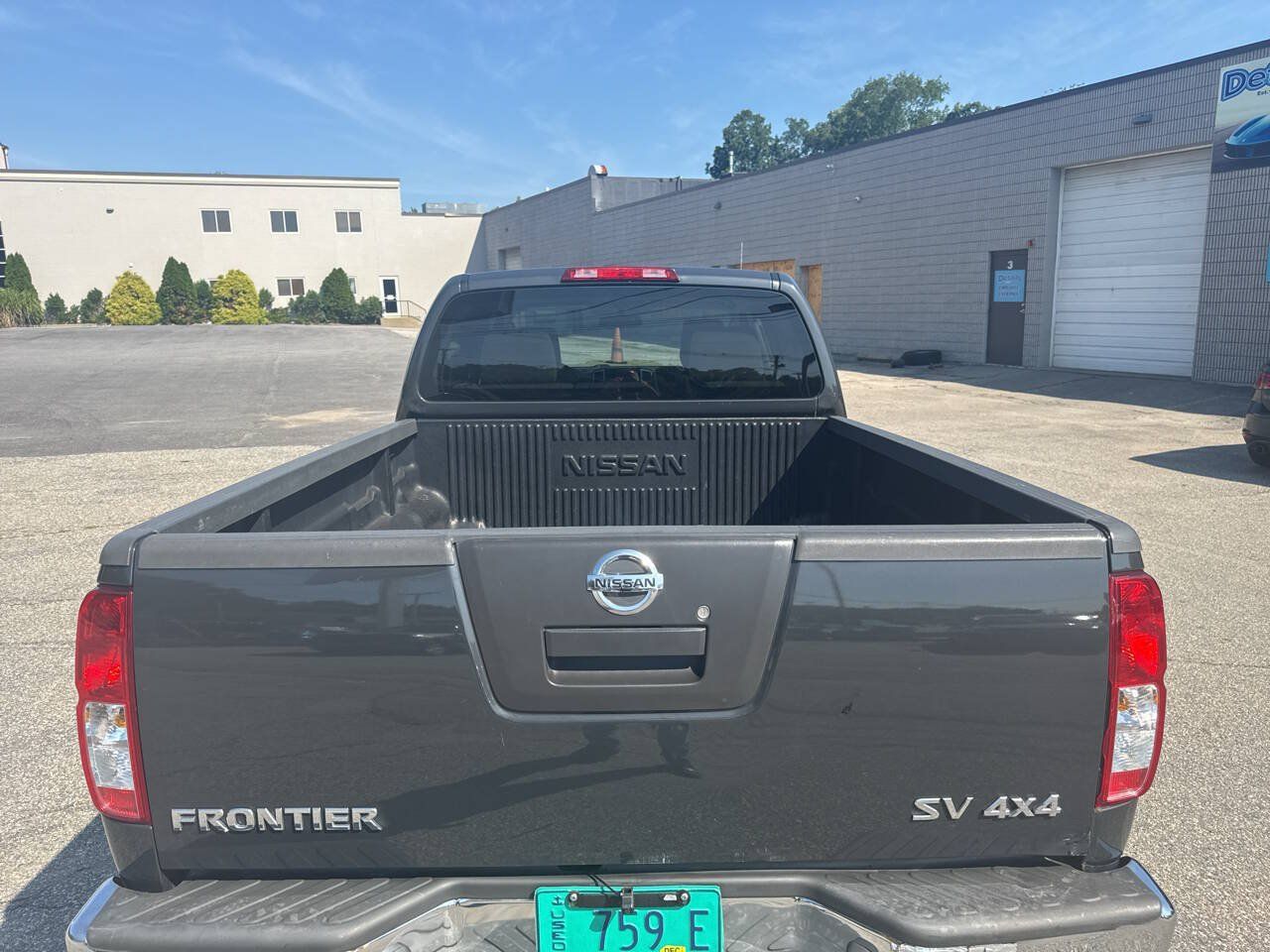 Used 2011 Nissan Frontier SV AWD/4WD image 9