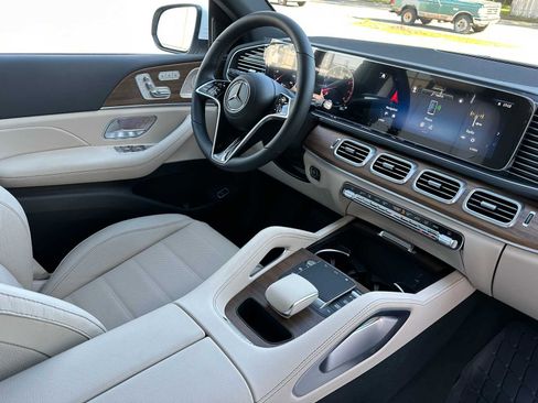 Used 2025 Mercedes-Benz GLE 450 4MATIC Coupe image 11