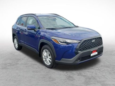 Certified 2022 Toyota Corolla Cross LE AWD/4WD image 3