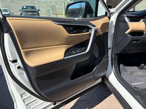 Used 2020 Toyota RAV4 LE image 14