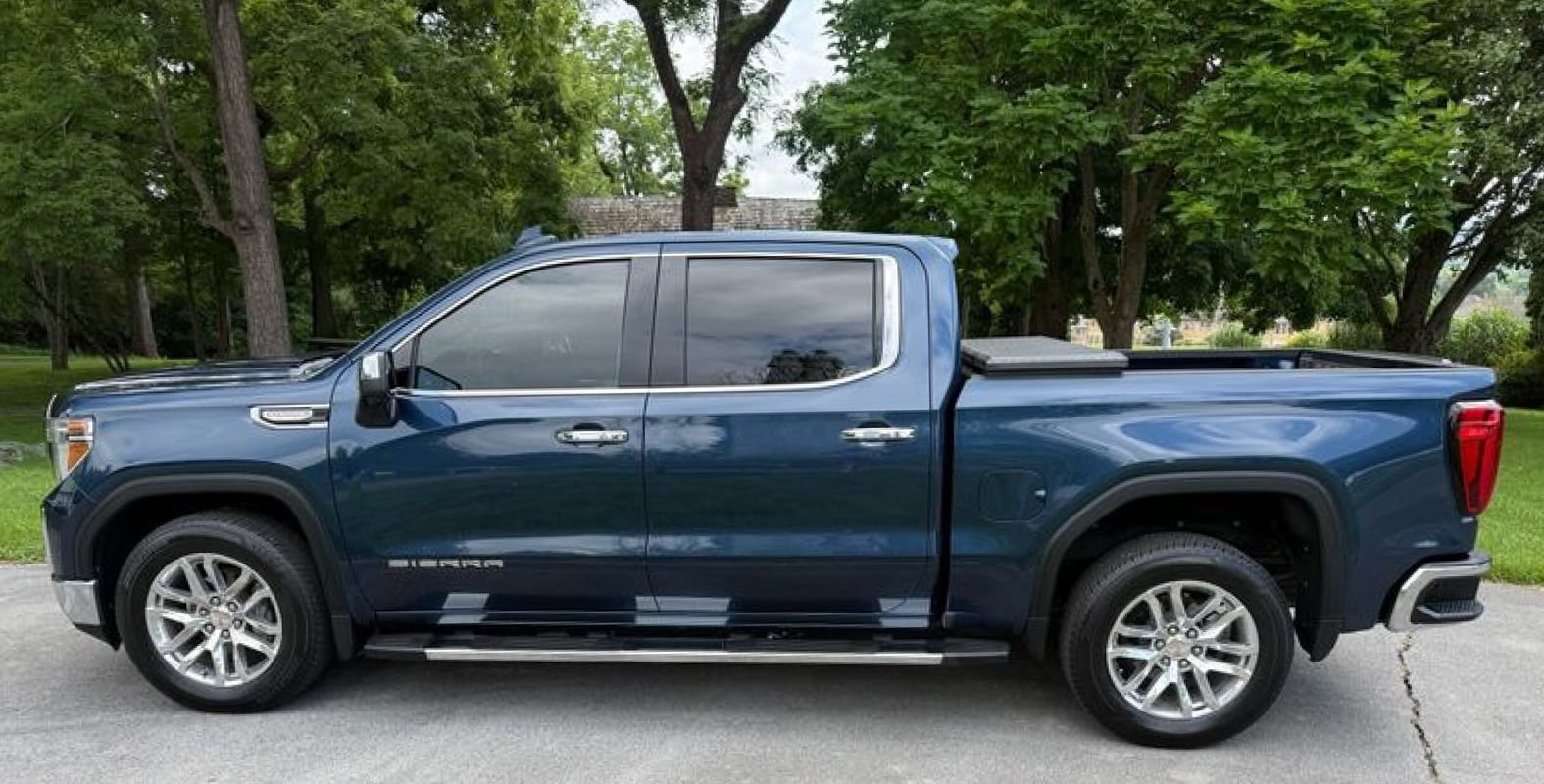 Used 2019 GMC Sierra 1500 SLT RWD image 10