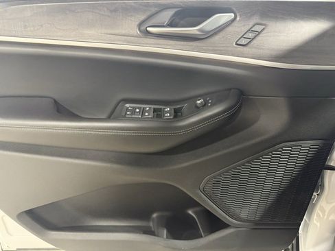 Used 2023 Jeep Grand Cherokee Limited image 7