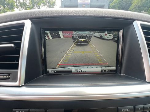 Used 2015 Mercedes-Benz ML 350 4MATIC w/ Premium 1 Package image 25