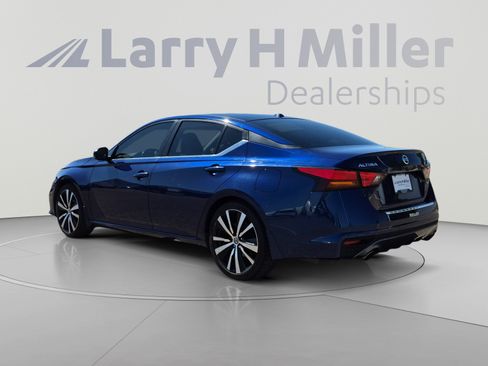 Used 2020 Nissan Altima 2.5 SR w/ Premium Package FWD image 3