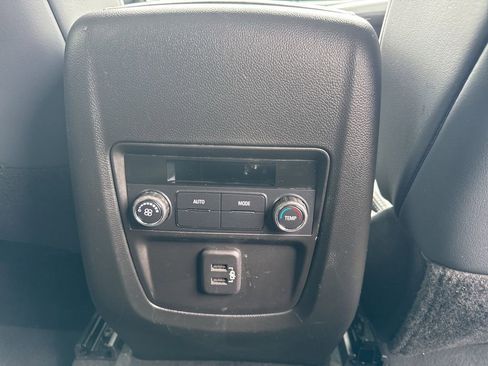 Used 2024 Buick Enclave Essence AWD/4WD image 25