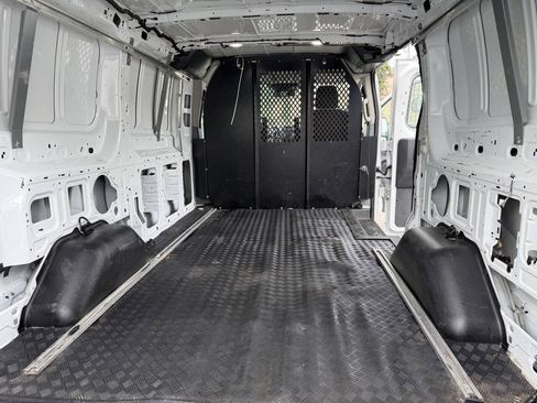 Used 2018 Ford Transit 250 130 Low Roof w/ Exterior Upgrade Package RWD image 18