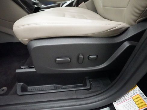 Used 2017 Ford C-MAX Titanium w/ Equipment Group 301A image 33