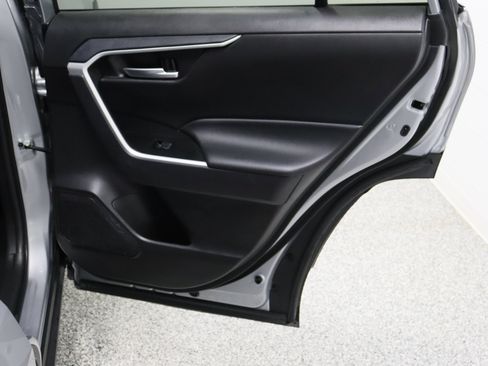 Used 2025 Toyota RAV4 XLE FWD image 33
