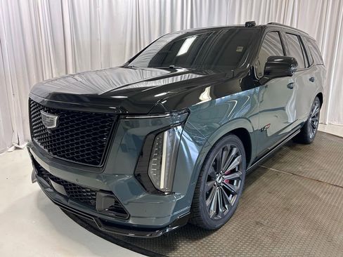 Used 2025 Cadillac Escalade V image 32