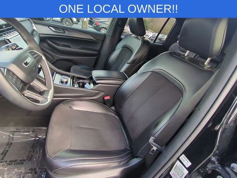 Used 2023 Jeep Grand Cherokee Altitude image 22
