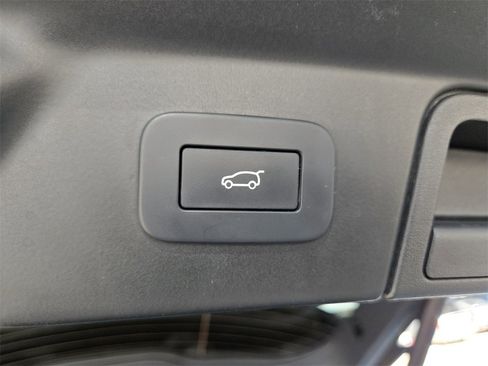 Used 2025 Land Rover Range Rover Velar Dynamic SE image 31