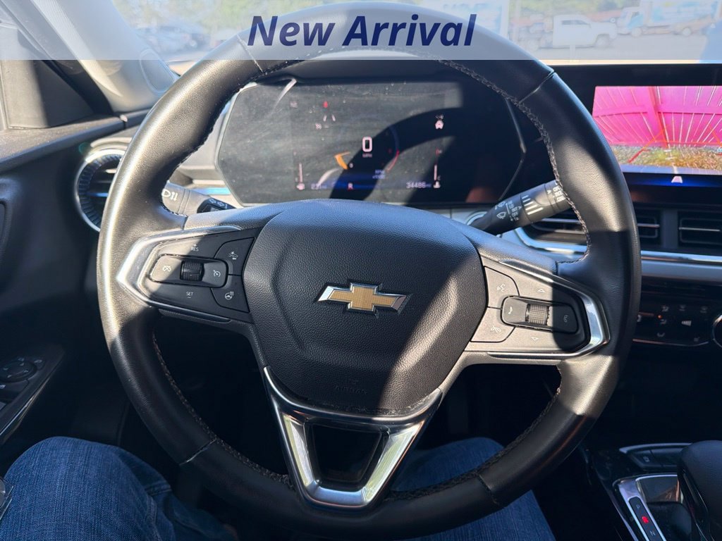 Used 2025 Chevrolet Trax LT w/ LT Convenience Package FWD image 6