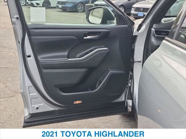 Used 2021 Toyota Highlander XSE FWD image 12