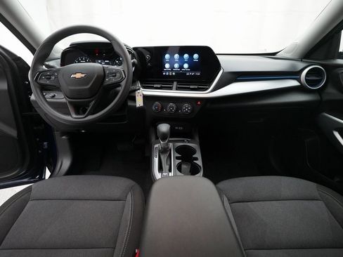 Used 2024 Chevrolet Trax LS w/ LS Convenience Package image 5