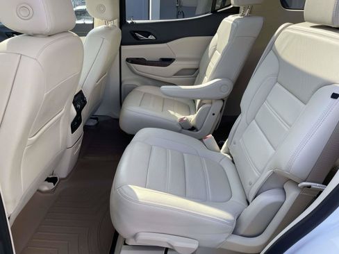 Used 2021 GMC Acadia Denali w/ Denali Technology Package FWD image 13