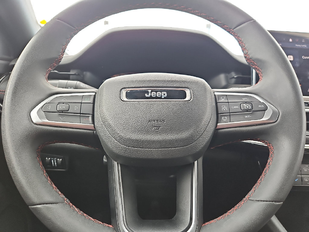 Used 2025 Jeep Compass Trailhawk AWD/4WD image 20