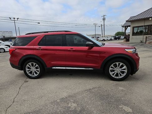 Used 2021 Ford Explorer XLT w/ Equipment Group 202A image 9