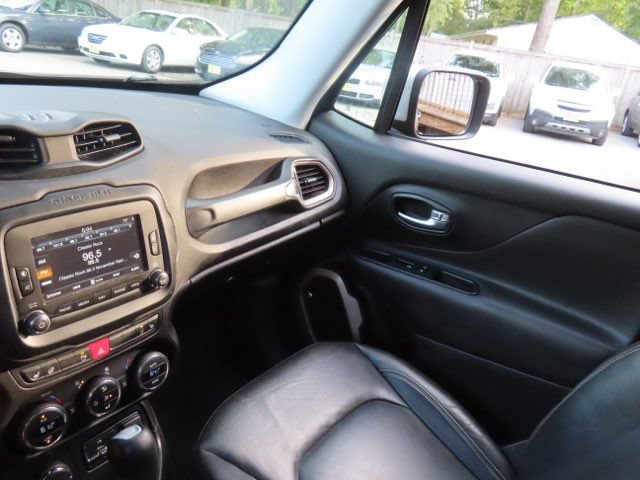Used 2017 Jeep Renegade Limited AWD/4WD image 22