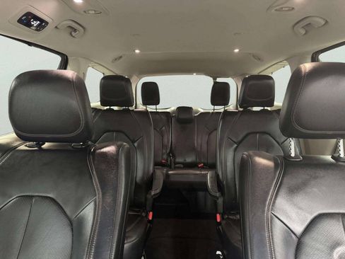 Used 2017 Chrysler Pacifica Touring-L Plus w/ Tire & Wheel Group FWD image 32