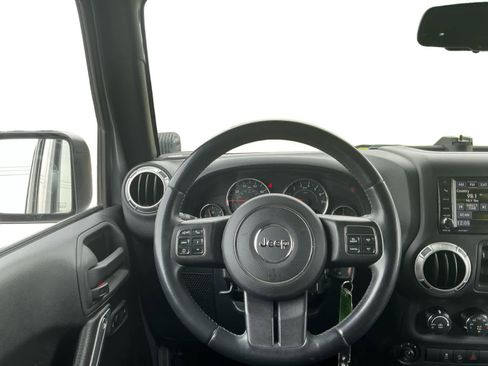 Used 2015 Jeep Wrangler Unlimited Sahara w/ Dual Top Group AWD/4WD image 11