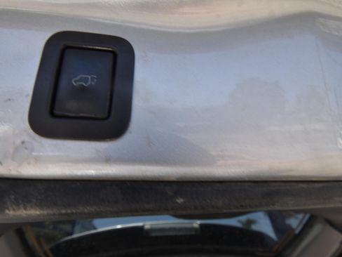 Used 2019 Toyota Highlander XLE FWD image 17