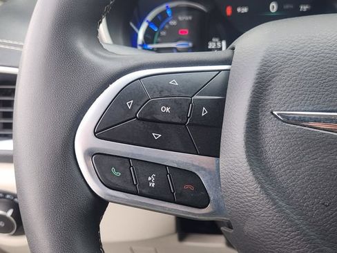 Used 2023 Chrysler Pacifica Touring-L FWD image 23